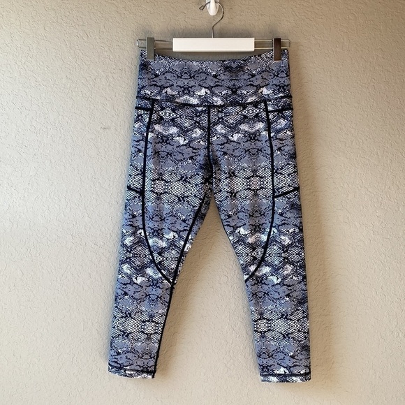 ZYIA Active Cobra Skin Metallic Light &Tight High Rise Capri Leggings. - Picture 2 of 10